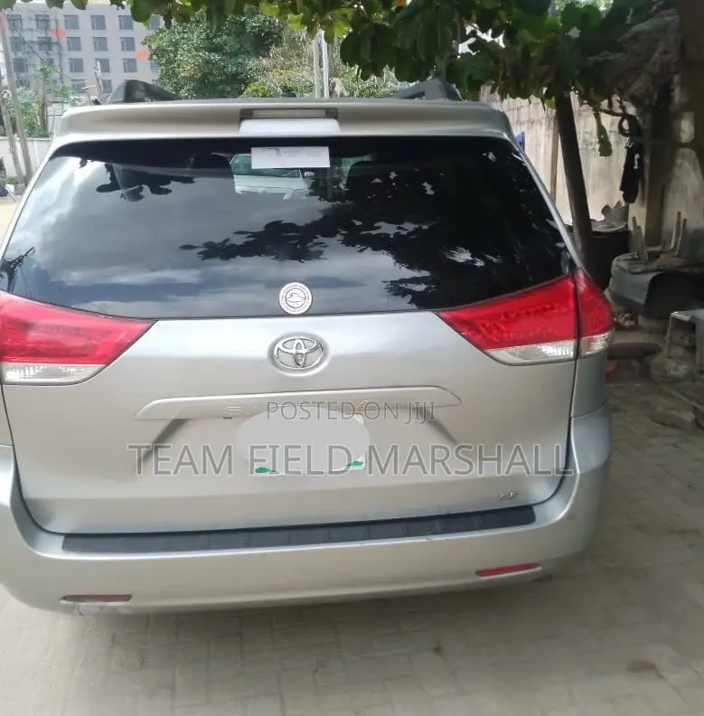 Toyota Sienna LE 7 Passenger 2011 Gray