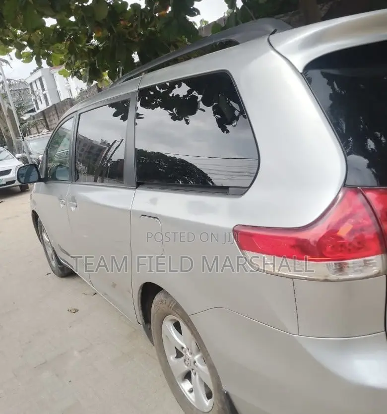 Toyota Sienna LE 7 Passenger 2011 Gray