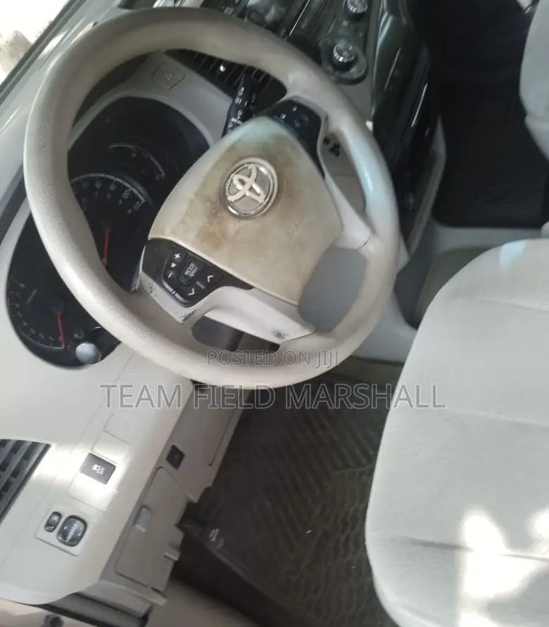 Toyota Sienna LE 7 Passenger 2011 Gray
