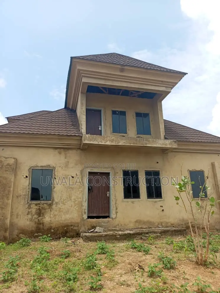 5bdrm Duplex in Pyakasa for sale