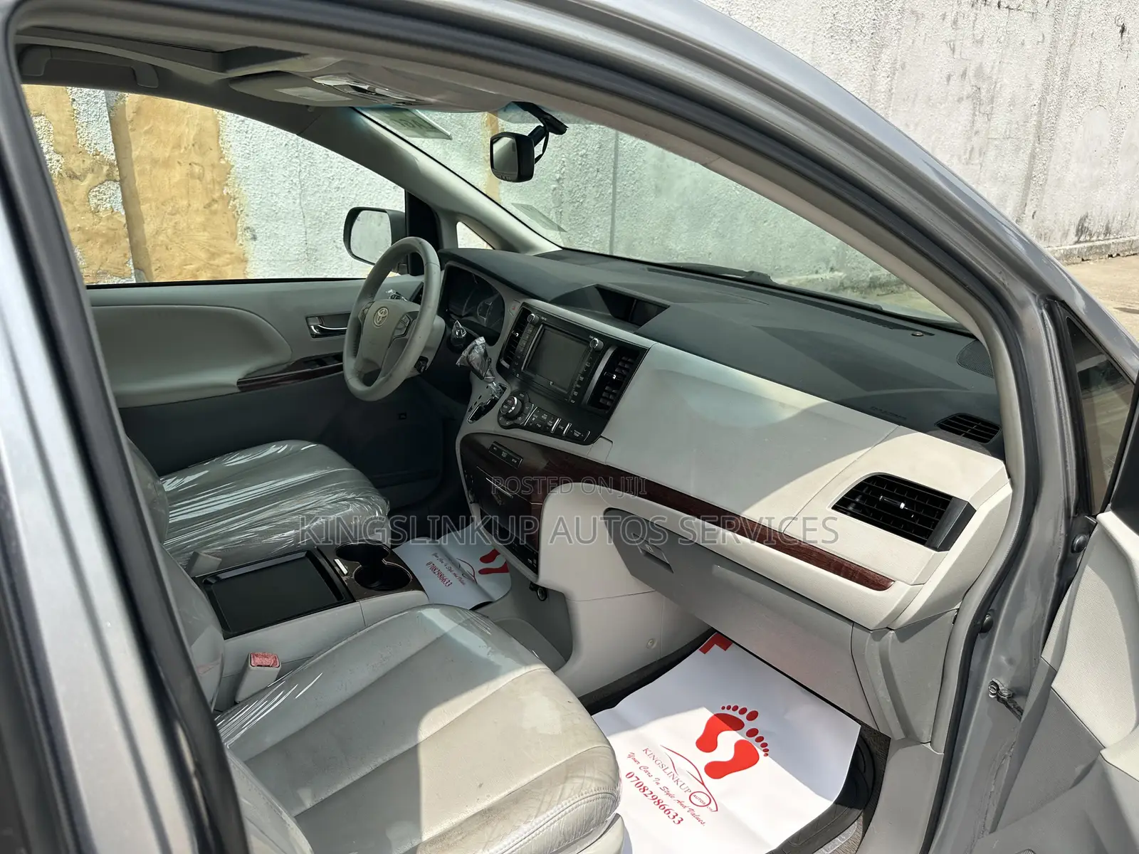 Toyota Sienna XLE 7 Passenger Mobility 2011 Gray