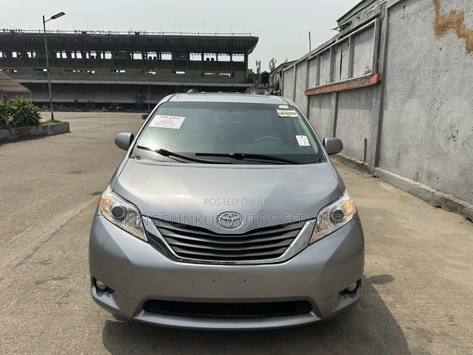 Toyota Sienna XLE 7 Passenger Mobility 2011 Gray