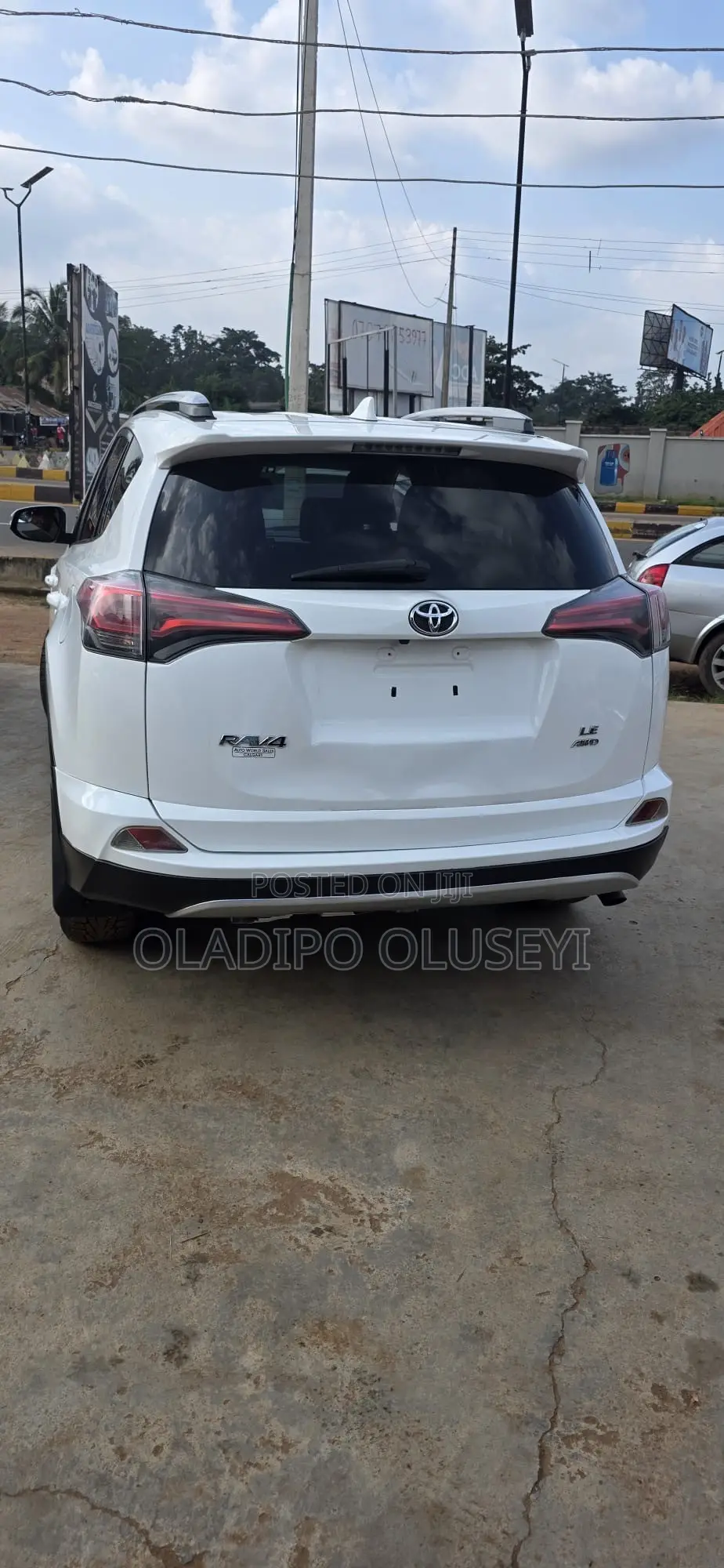 Toyota RAV4 LE 4dr SUV (2.5L 4cyl 6A) 2018 White