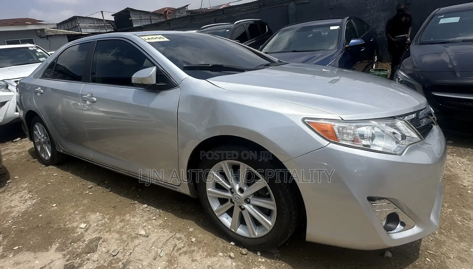 Toyota Camry XLE 4dr Sedan (2.5L 4cyl 6A) 2012 Silver