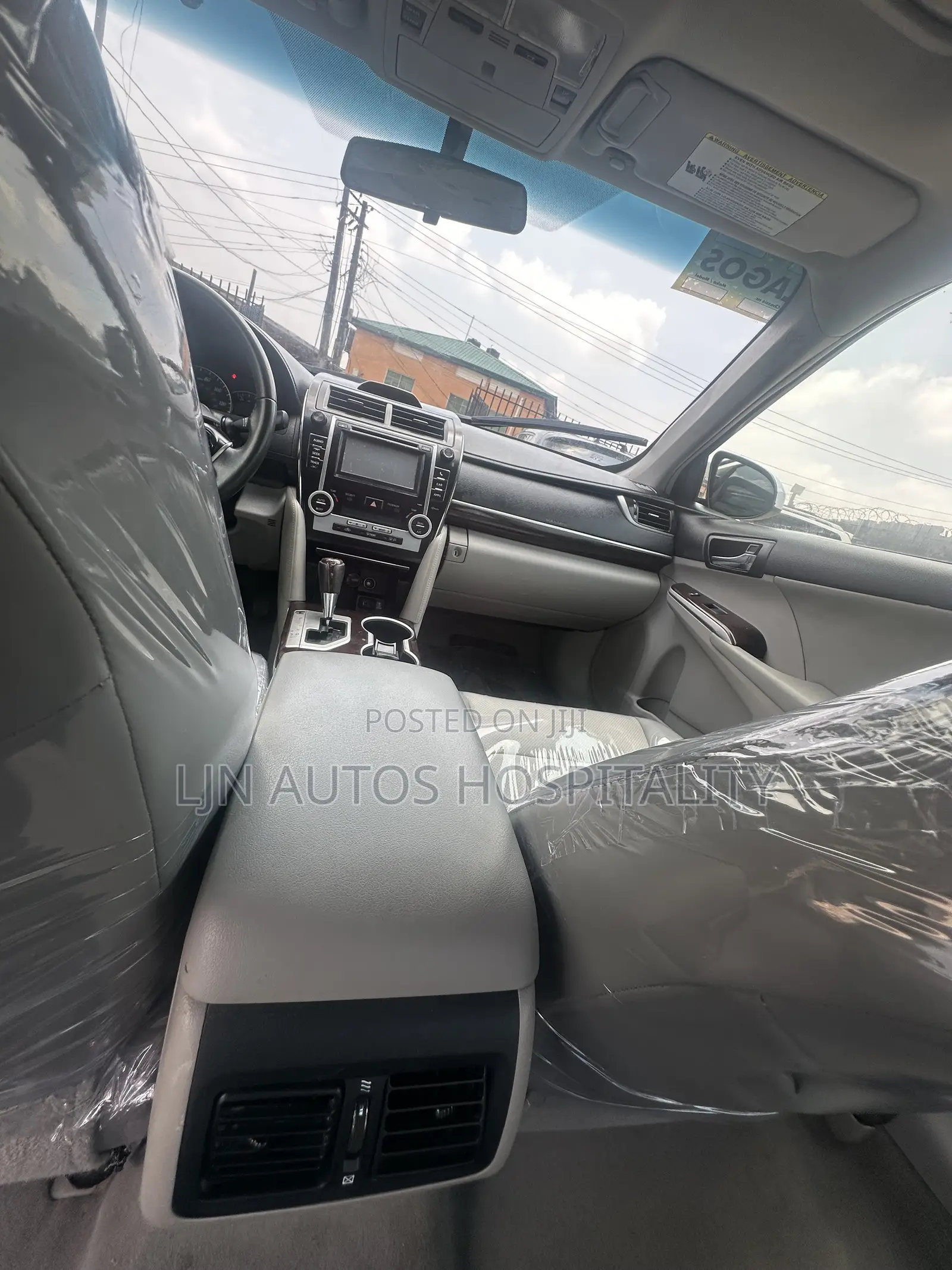 Toyota Camry XLE 4dr Sedan (2.5L 4cyl 6A) 2012 Silver