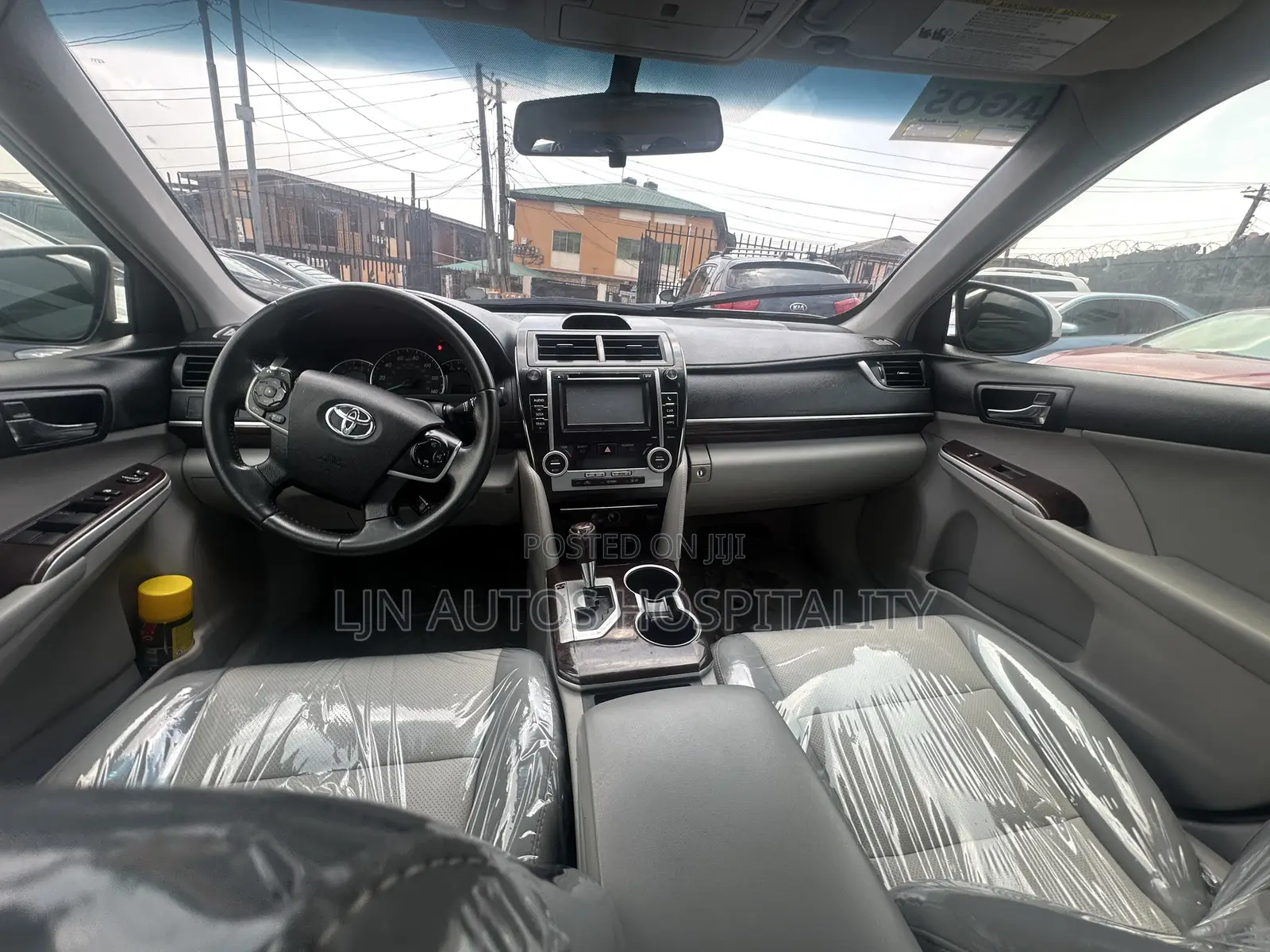 Toyota Camry XLE 4dr Sedan (2.5L 4cyl 6A) 2012 Silver