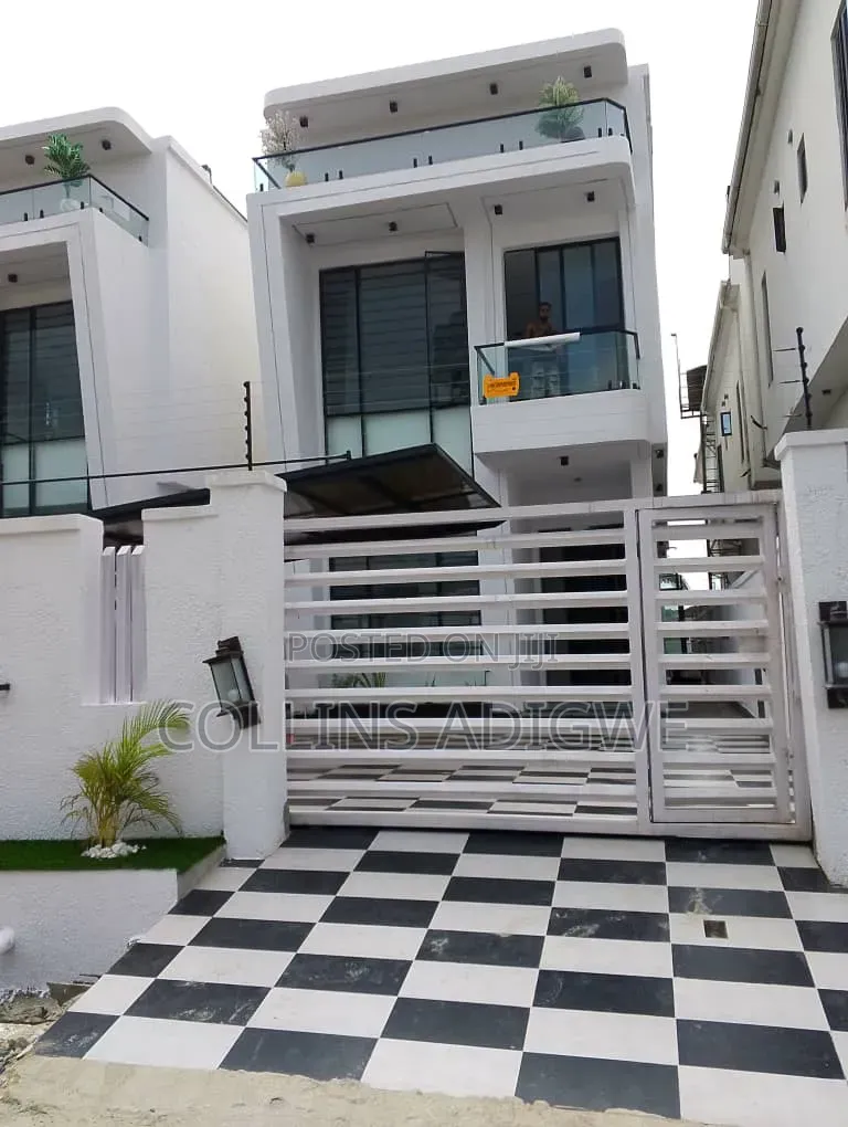5bdrm Duplex in Behind Blenco for sale