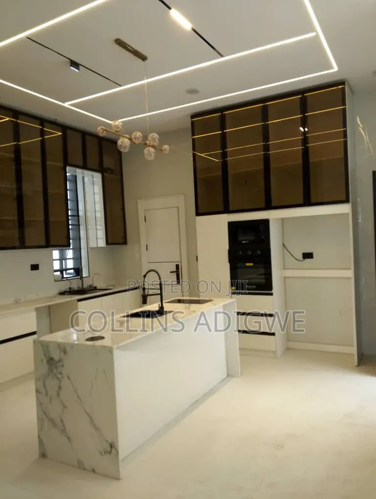 5bdrm Duplex in Behind Blenco for sale
