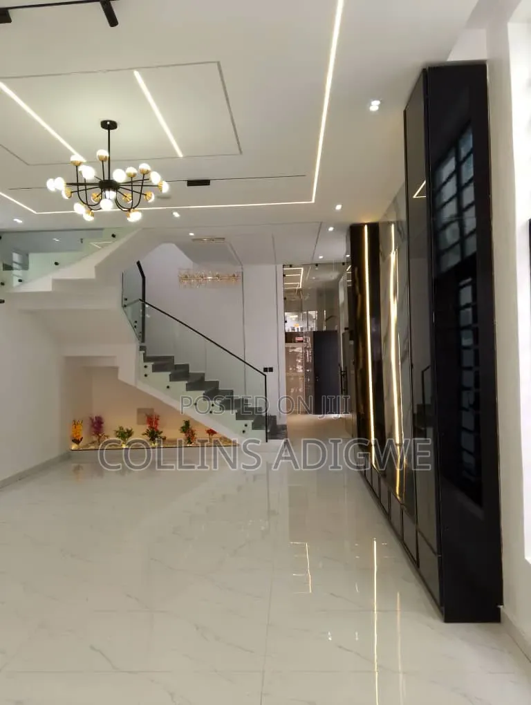 5bdrm Duplex in Behind Blenco for sale