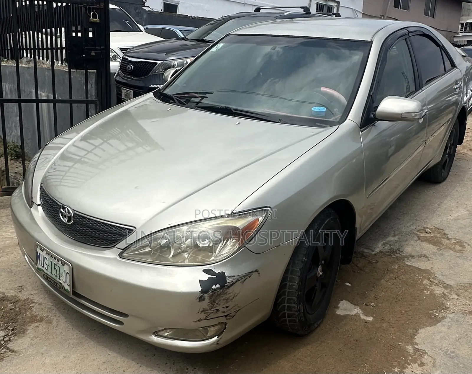 Toyota Camry LE 4dr Sedan (2.4L 4cyl 5M) 2003 Gold