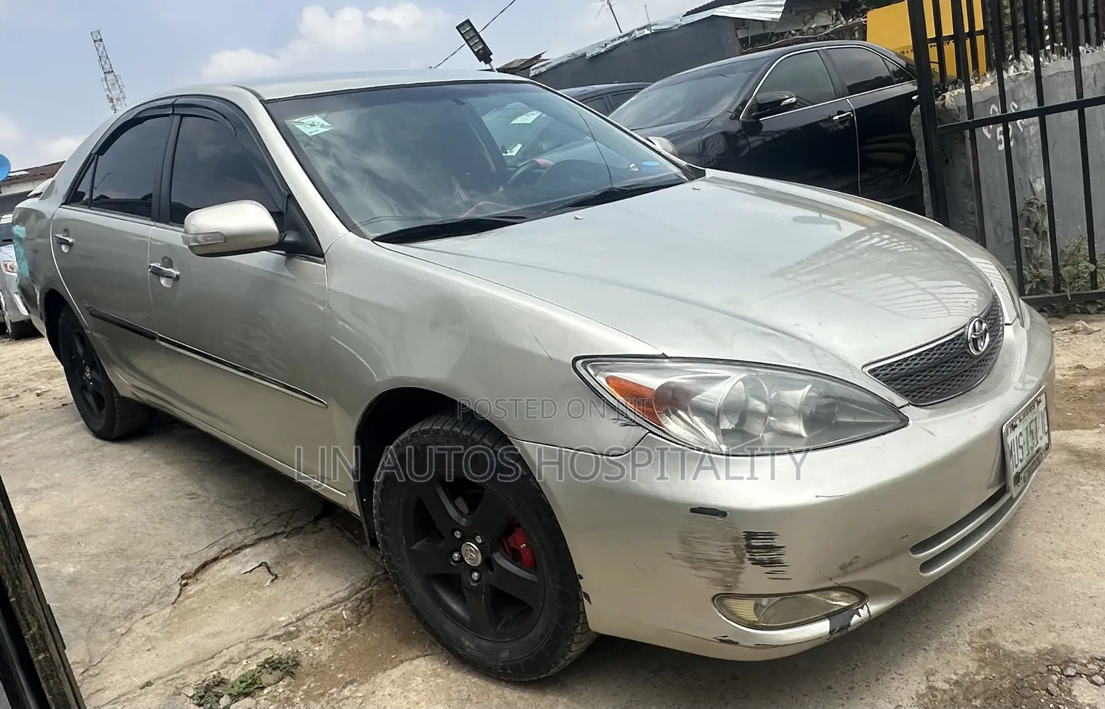 Toyota Camry LE 4dr Sedan (2.4L 4cyl 5M) 2003 Gold