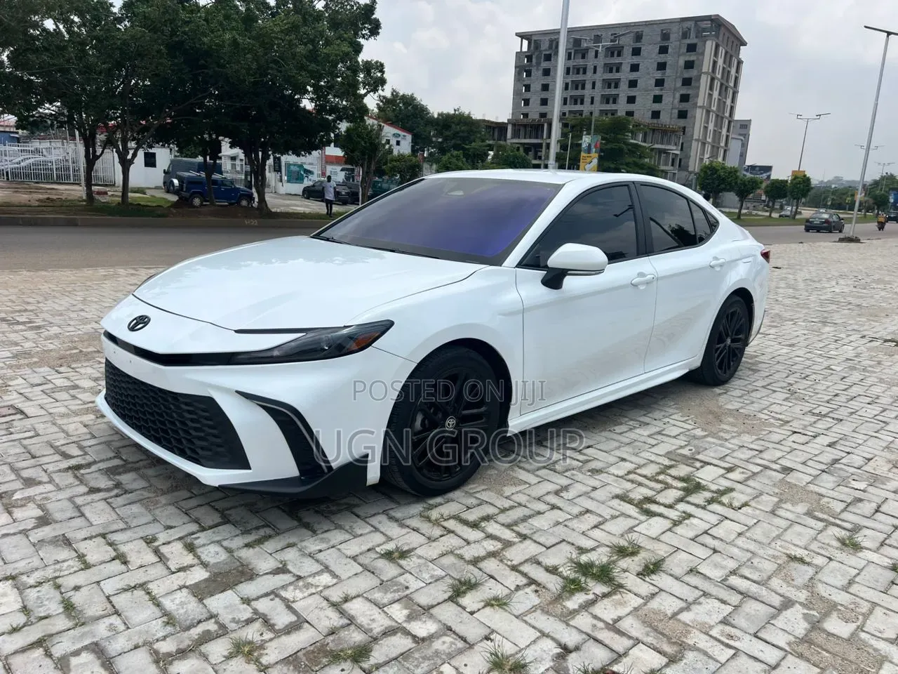 Toyota Camry SE 2025 White