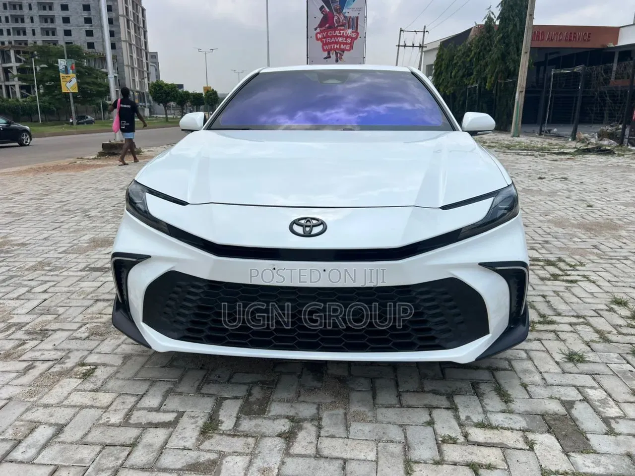 Toyota Camry SE 2025 White