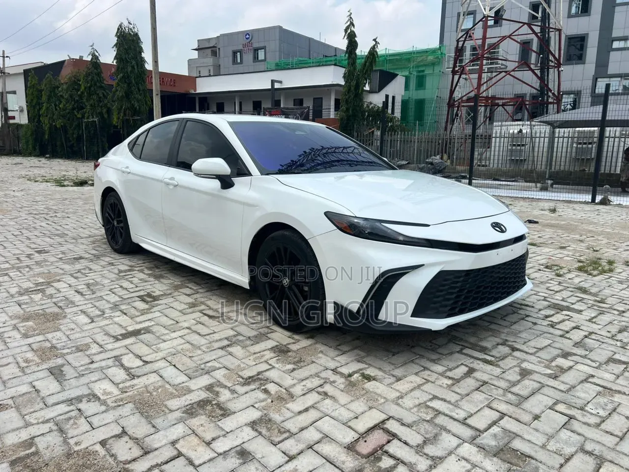Toyota Camry SE 2025 White
