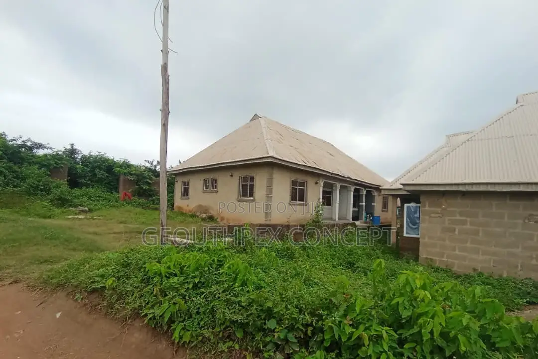 2bdrm Bungalow in Iwo Road for sale