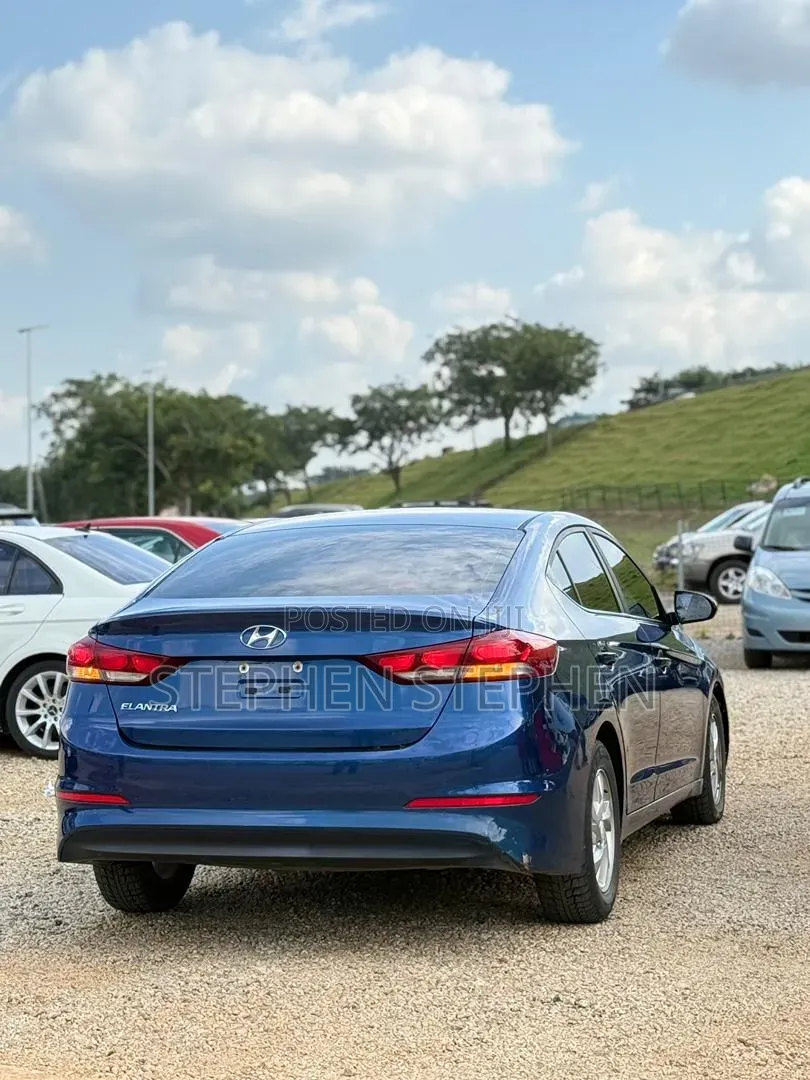 Hyundai Elantra Limited Sedan FWD (2.0L 4cyl 6A) 2017 Blue