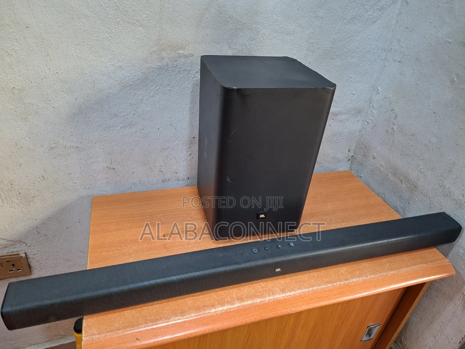 JBL Soundbar 2.1 With Its Wireless Subwoofer