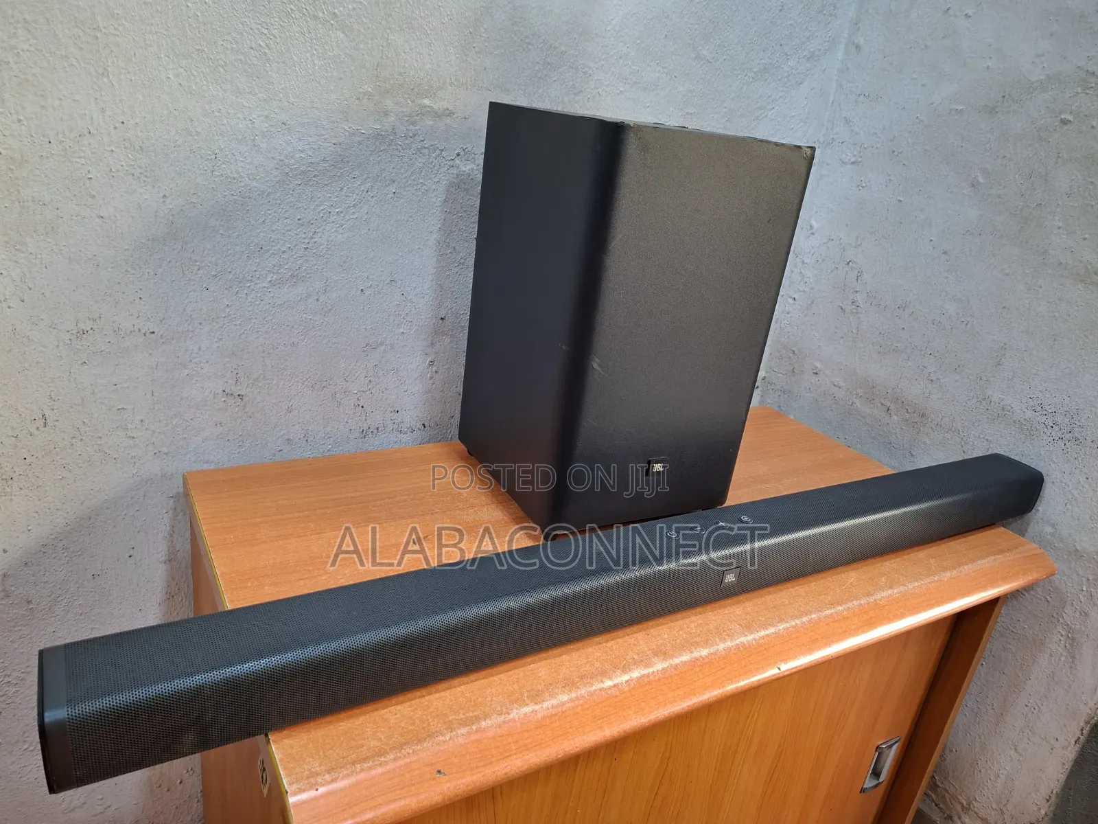 JBL Soundbar 2.1 With Its Wireless Subwoofer