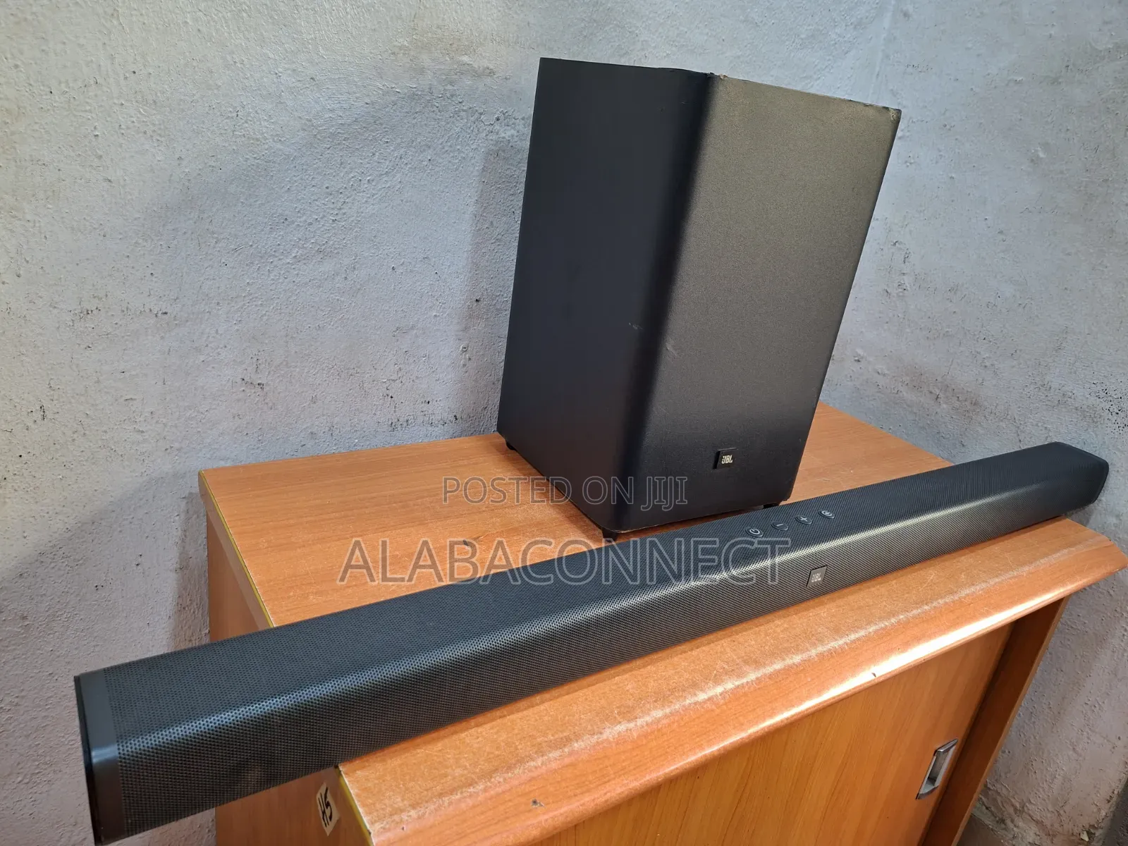 JBL Soundbar 2.1 With Its Wireless Subwoofer