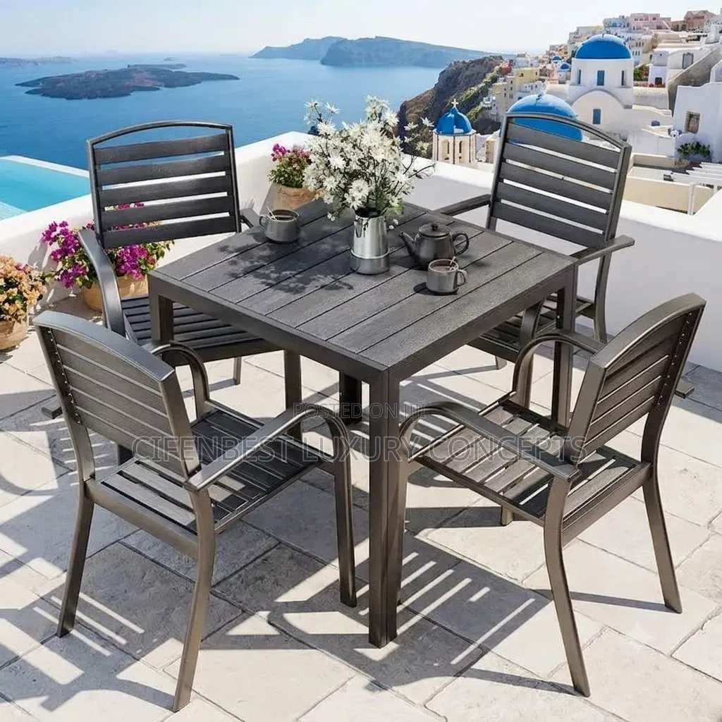 Outdoor Restaurant Table and Chair 4 Seaters Made of Metal