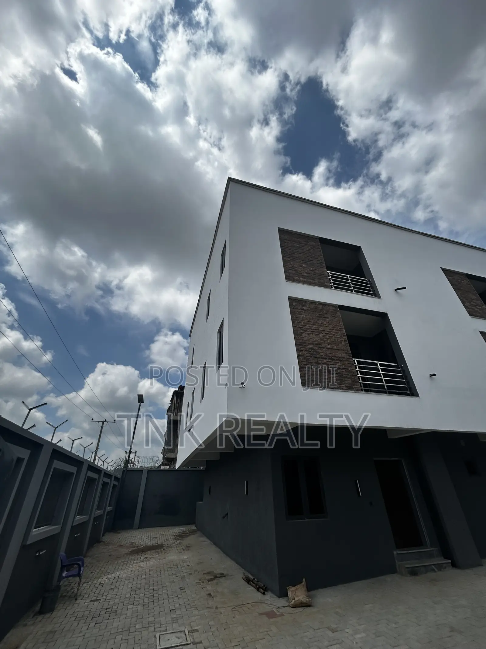4bdrm Townhouse / Terrace in Jahi for rent