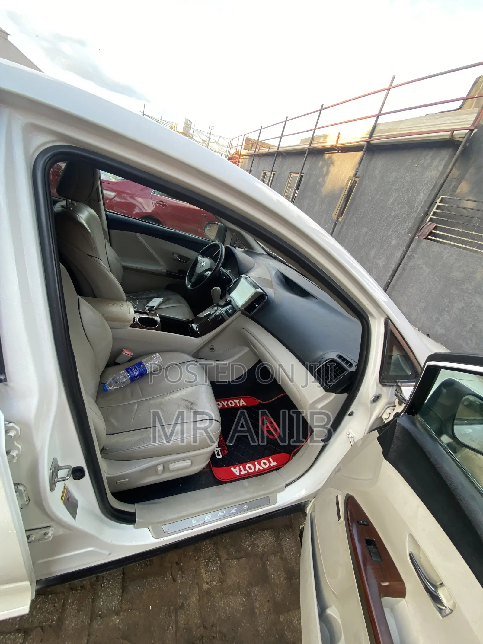 Toyota Venza 2010 White