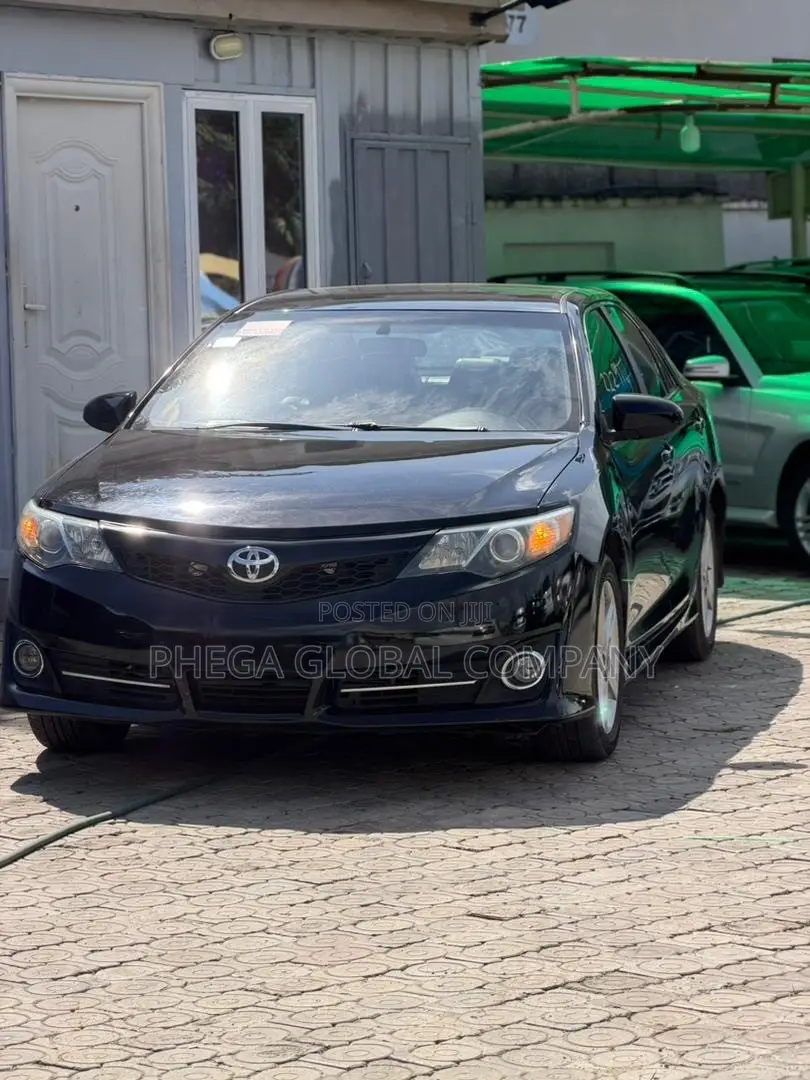 Toyota Camry SE Sport 4dr Sedan w/Prod. End 11/13 (2.5L 4cyl 6A) 2014