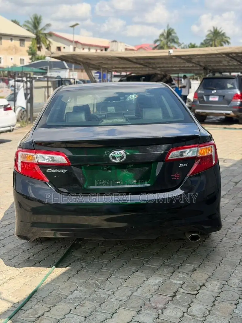 Toyota Camry SE Sport 4dr Sedan w/Prod. End 11/13 (2.5L 4cyl 6A) 2014