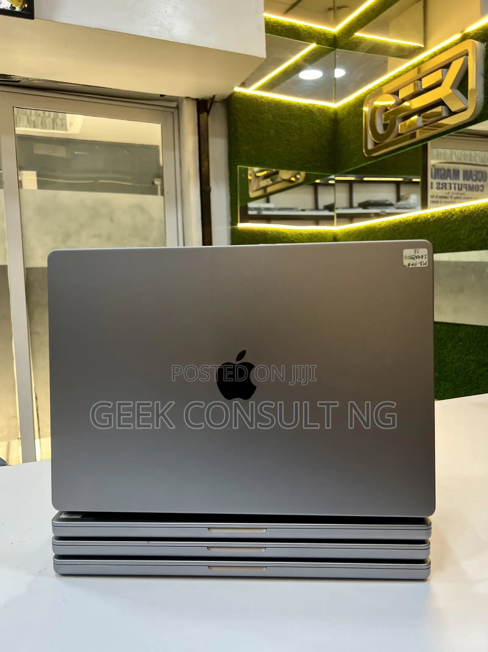 Laptop Apple MacBook Pro 2021 M1 16GB Apple M1 Pro SSD 512GB