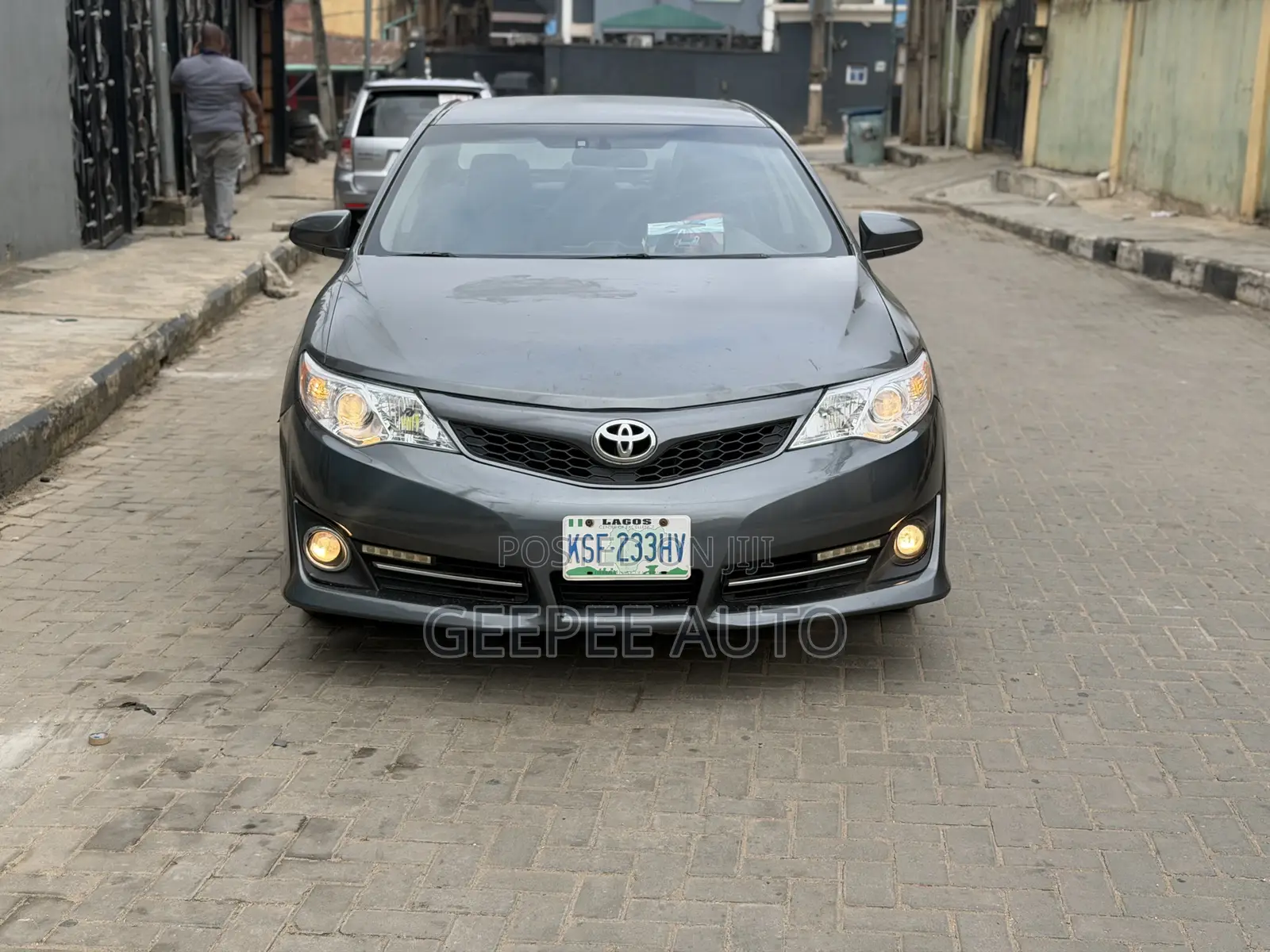 Toyota Camry SE 4dr Sedan (2.5L 4cyl 6A) 2013 Gray