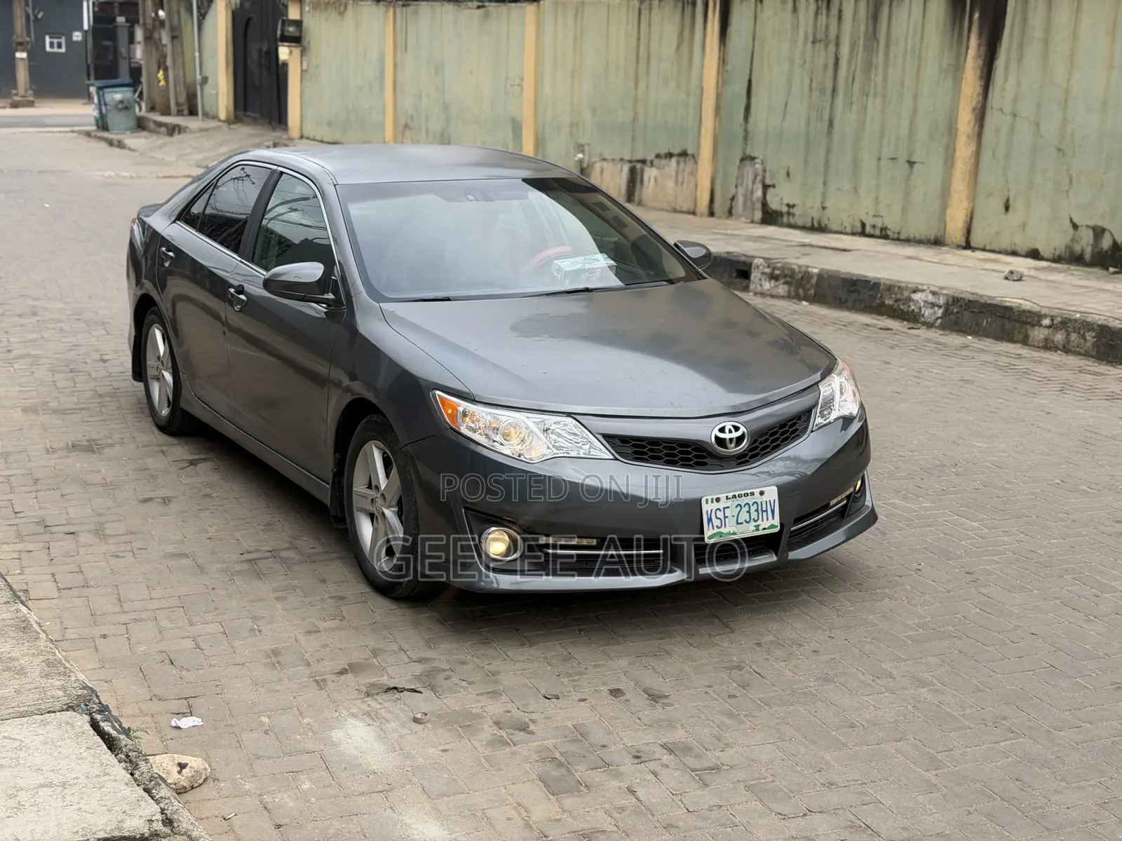 Toyota Camry SE 4dr Sedan (2.5L 4cyl 6A) 2013 Gray
