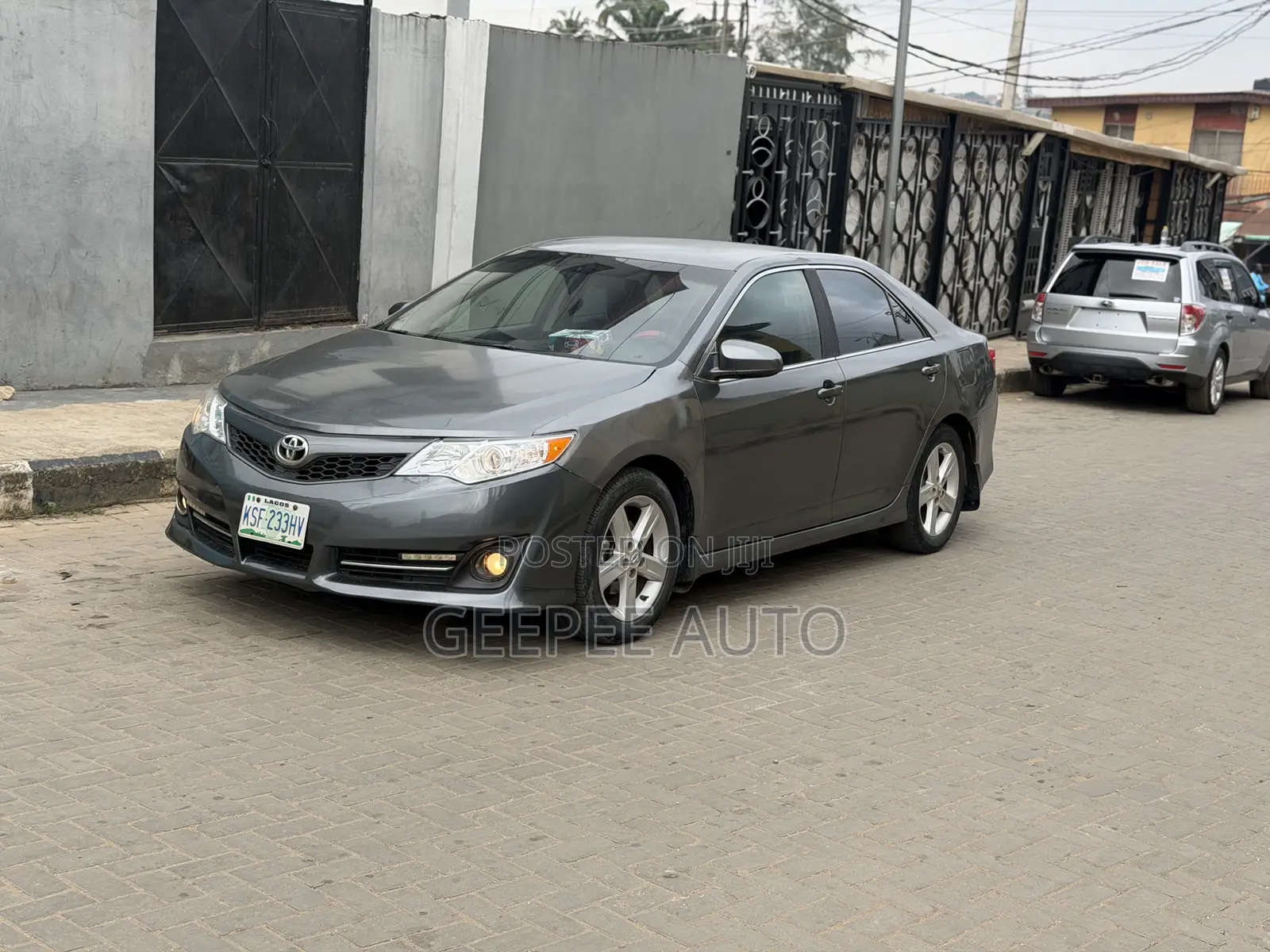 Toyota Camry SE 4dr Sedan (2.5L 4cyl 6A) 2013 Gray