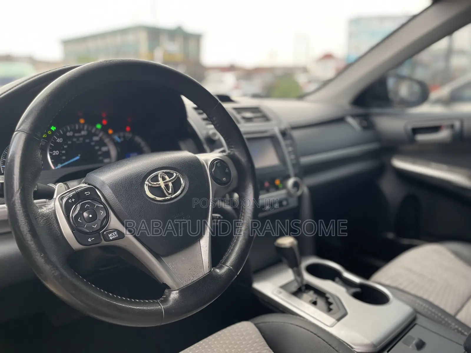 Toyota Camry SE 4dr Sedan (2.5L 4cyl 6A) 2013 White