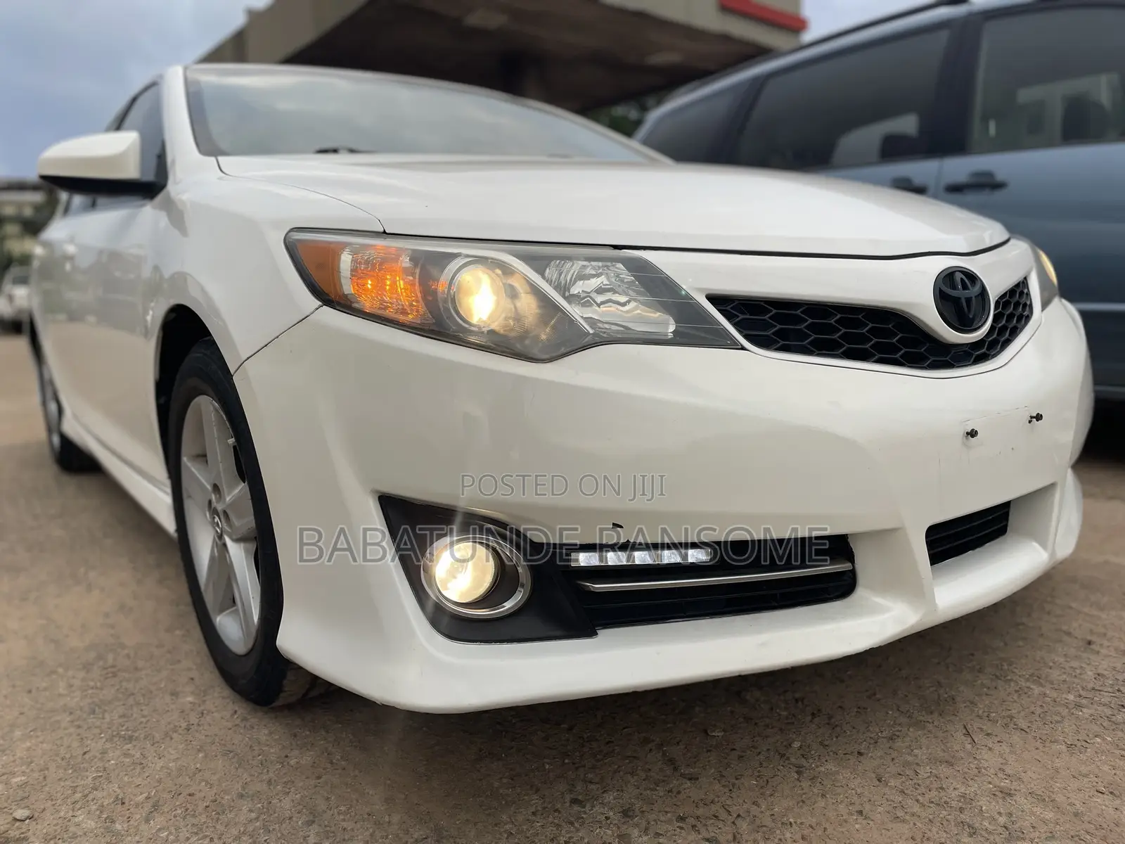 Toyota Camry SE 4dr Sedan (2.5L 4cyl 6A) 2013 White