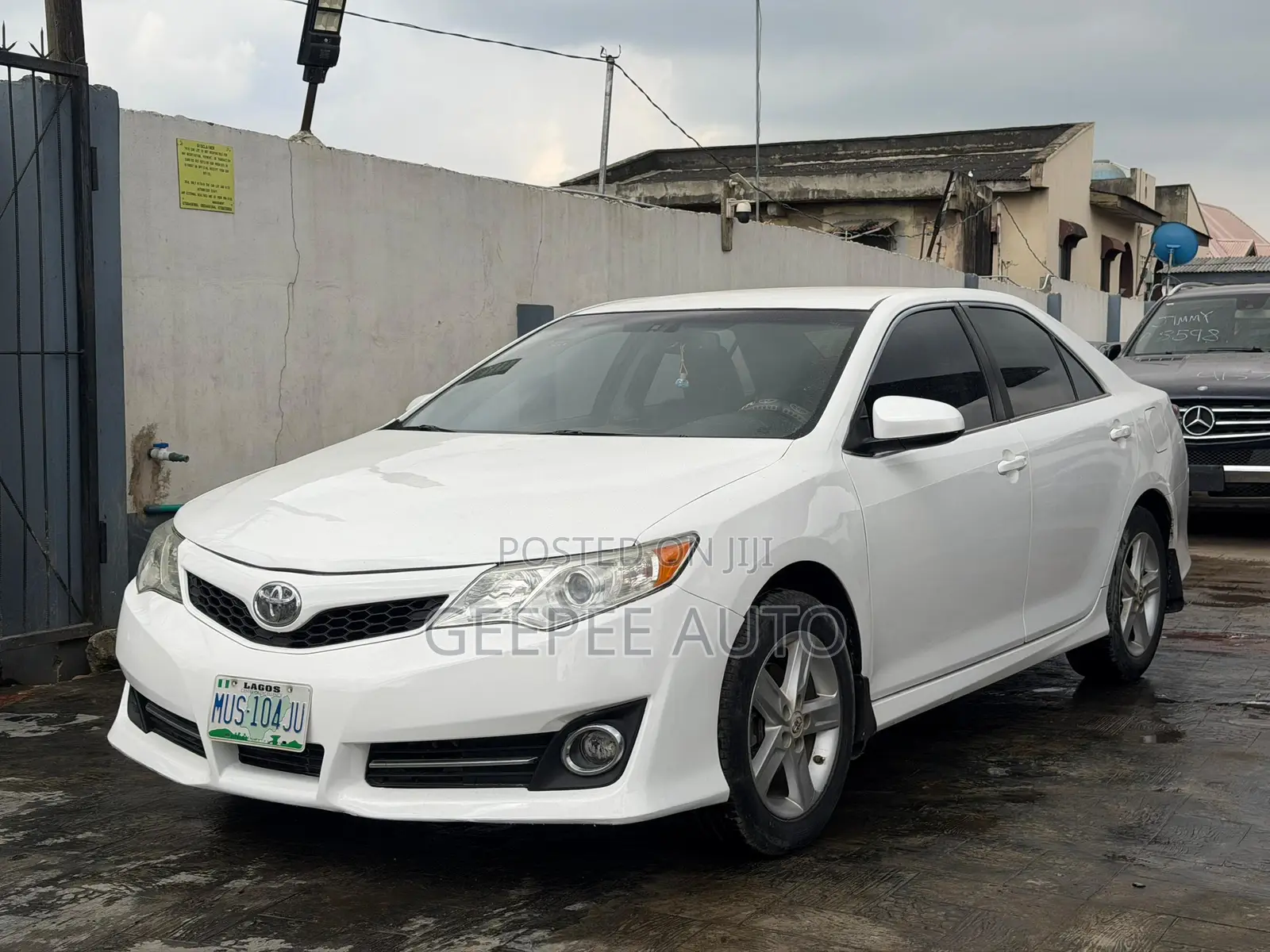Toyota Camry SE 4dr Sedan (2.5L 4cyl 6A) 2012 Gray