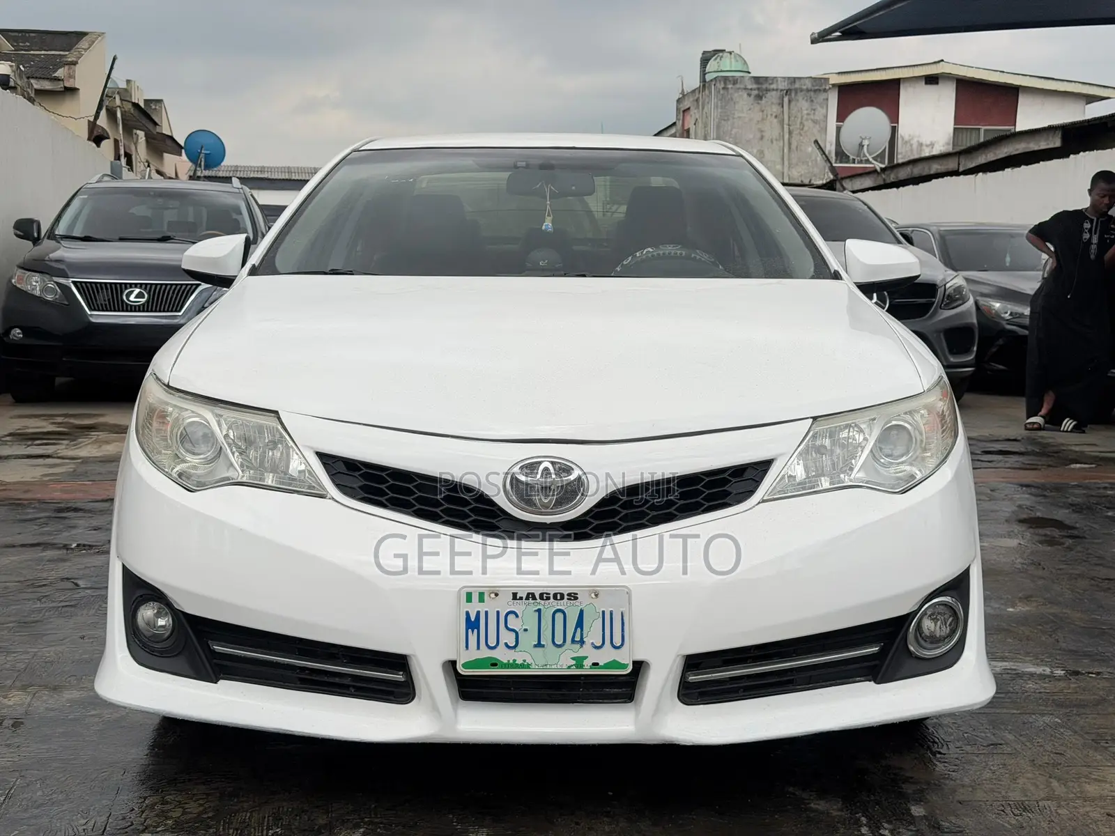Toyota Camry SE 4dr Sedan (2.5L 4cyl 6A) 2012 Gray