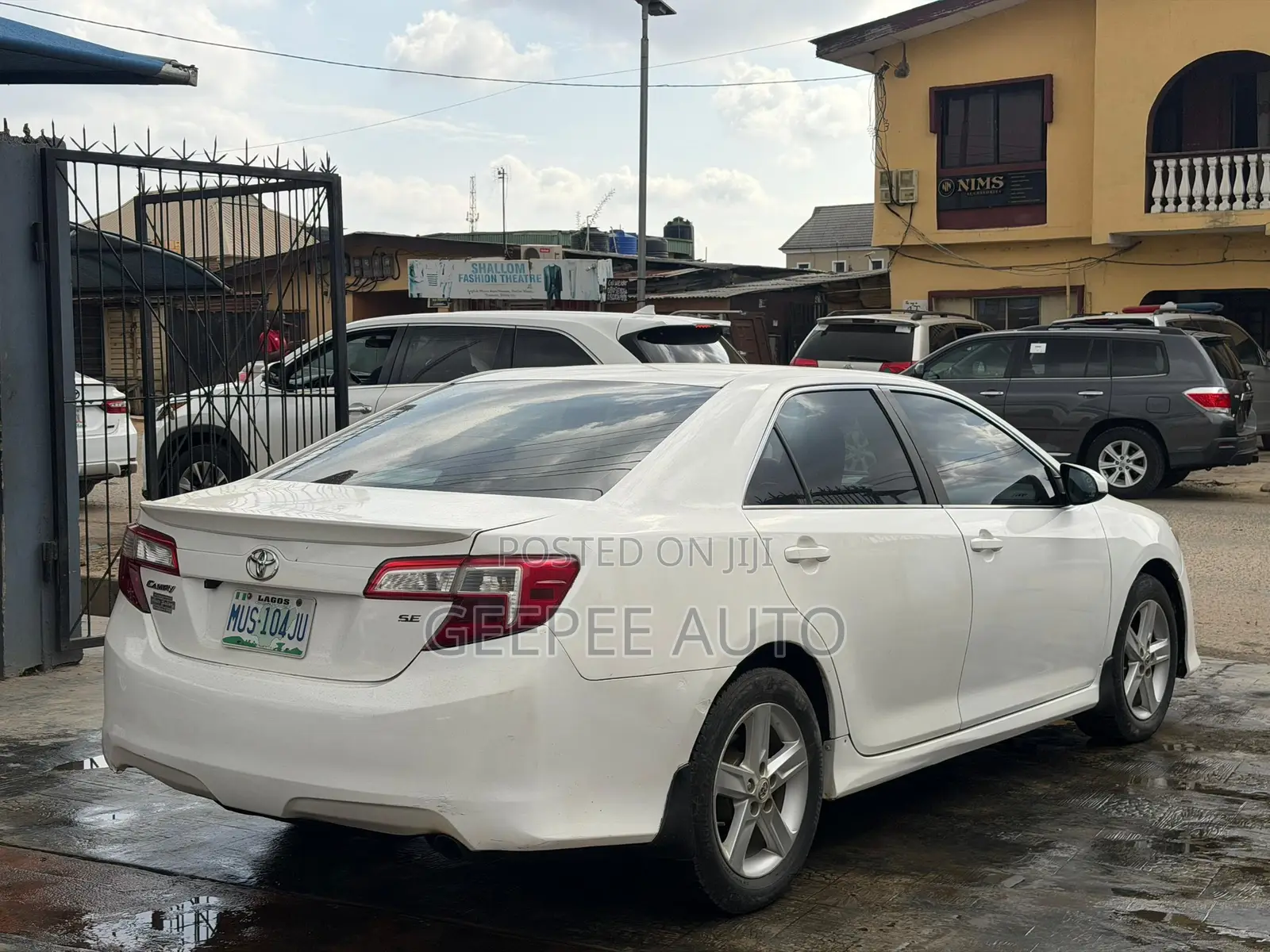 Toyota Camry SE 4dr Sedan (2.5L 4cyl 6A) 2012 Gray
