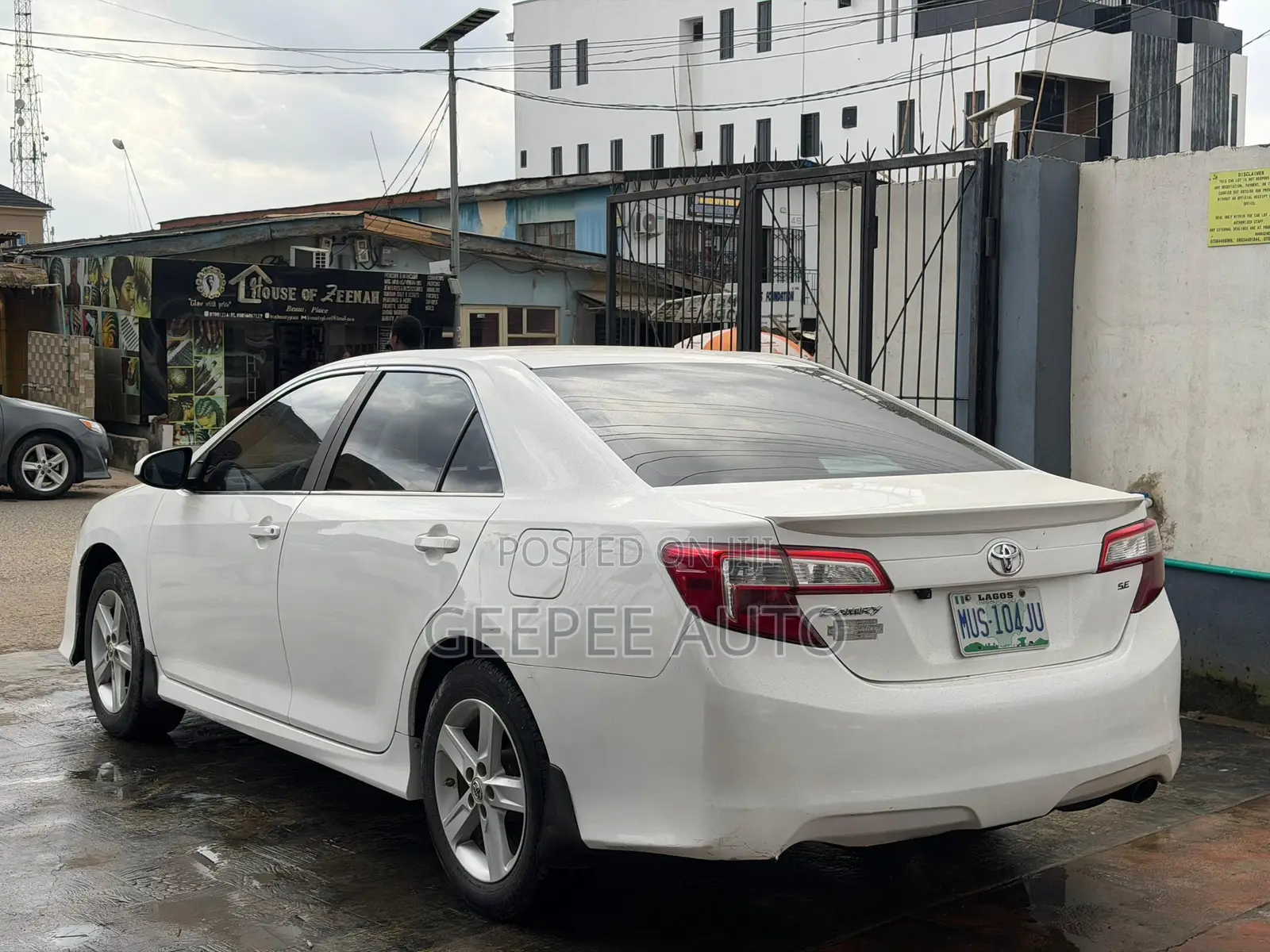 Toyota Camry SE 4dr Sedan (2.5L 4cyl 6A) 2012 Gray