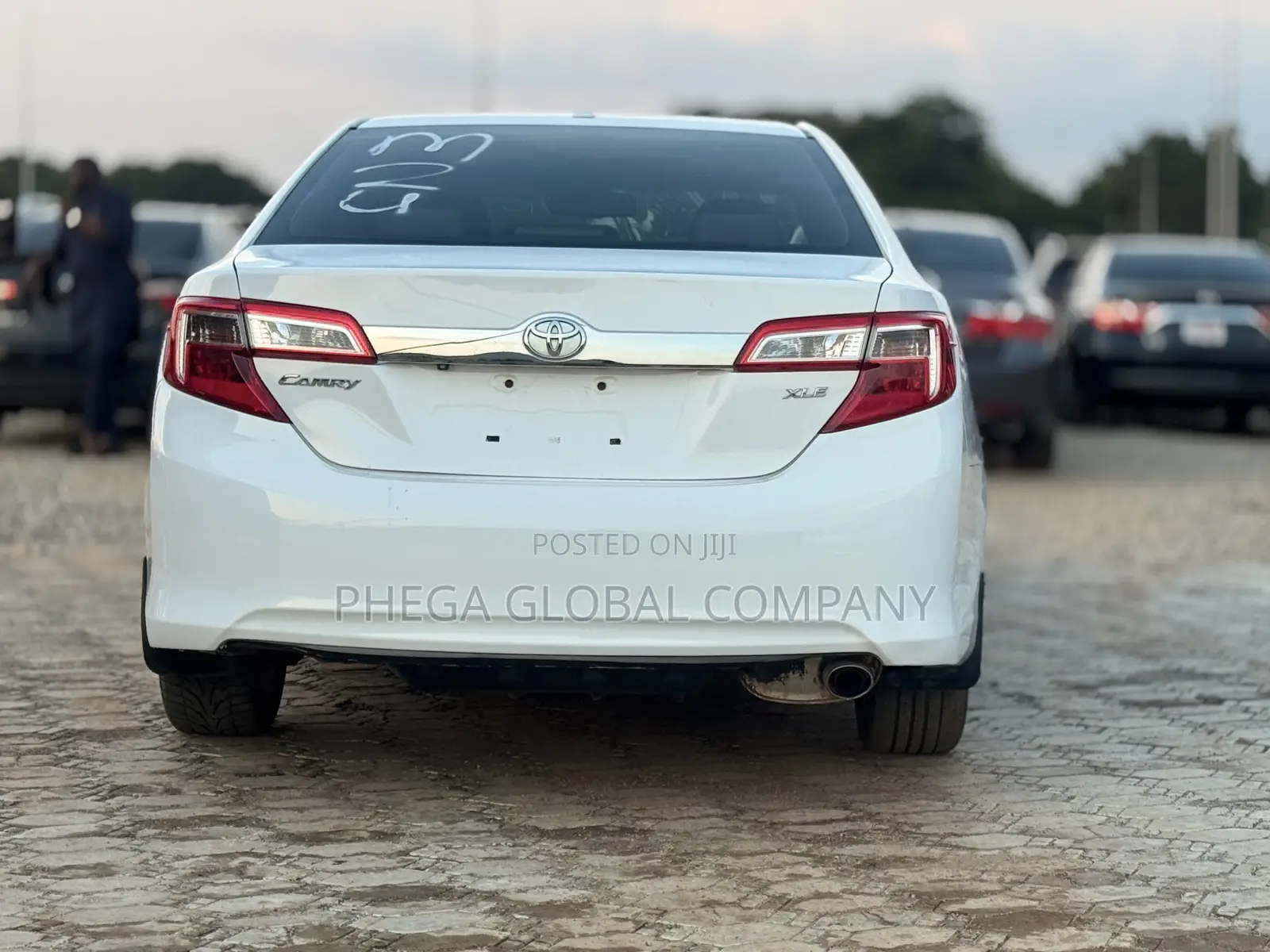 Toyota Camry XLE 4dr Sedan (2.5L 4cyl 6A) 2013 White