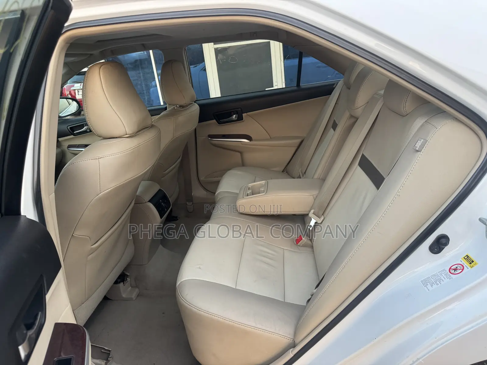 Toyota Camry XLE 4dr Sedan (2.5L 4cyl 6A) 2013 White