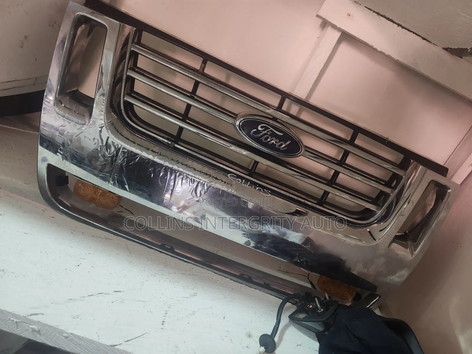 Front Grill Ford Sport Trac 2010 to 2014