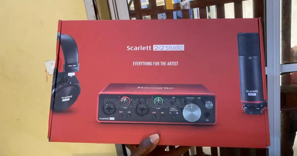 Focusrite Scarlett 2i2 3rd Generation Studio Recording Bundle