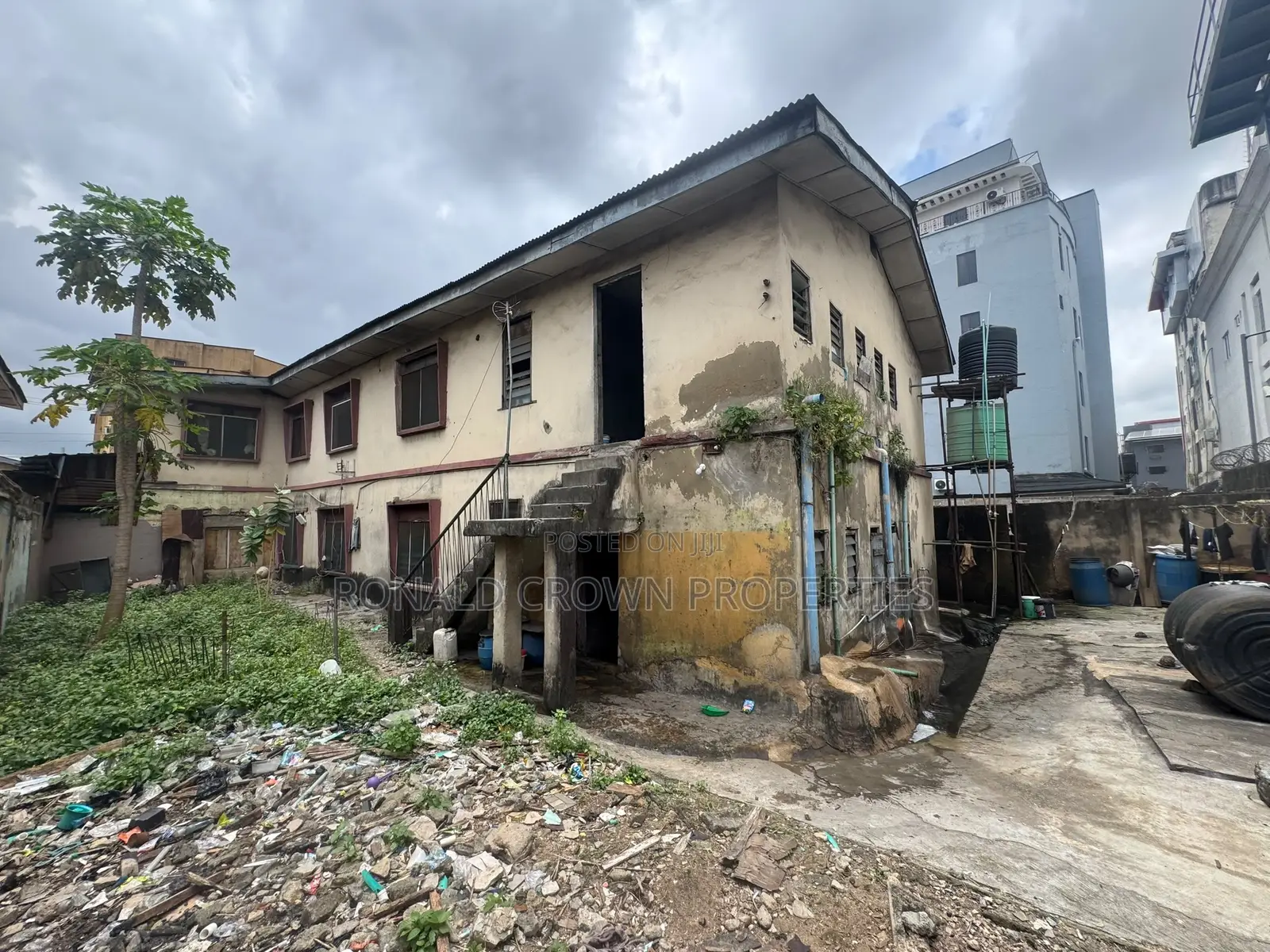 Land Measuring 482sqm With Demolishable Building at Ikeja