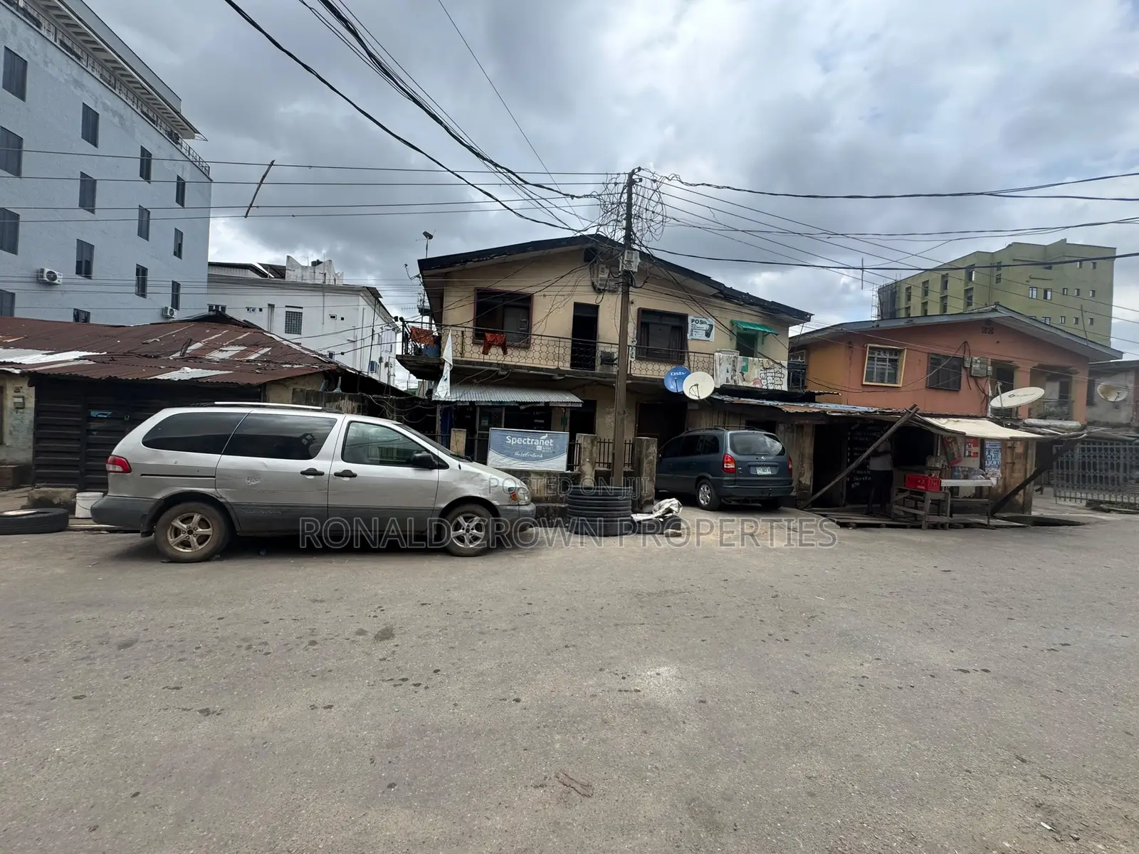 Land Measuring 482sqm With Demolishable Building at Ikeja