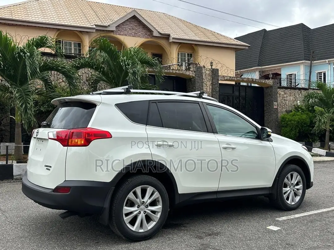 Toyota RAV4 Limited AWD (2.5L 4cyl 6A) 2016 White