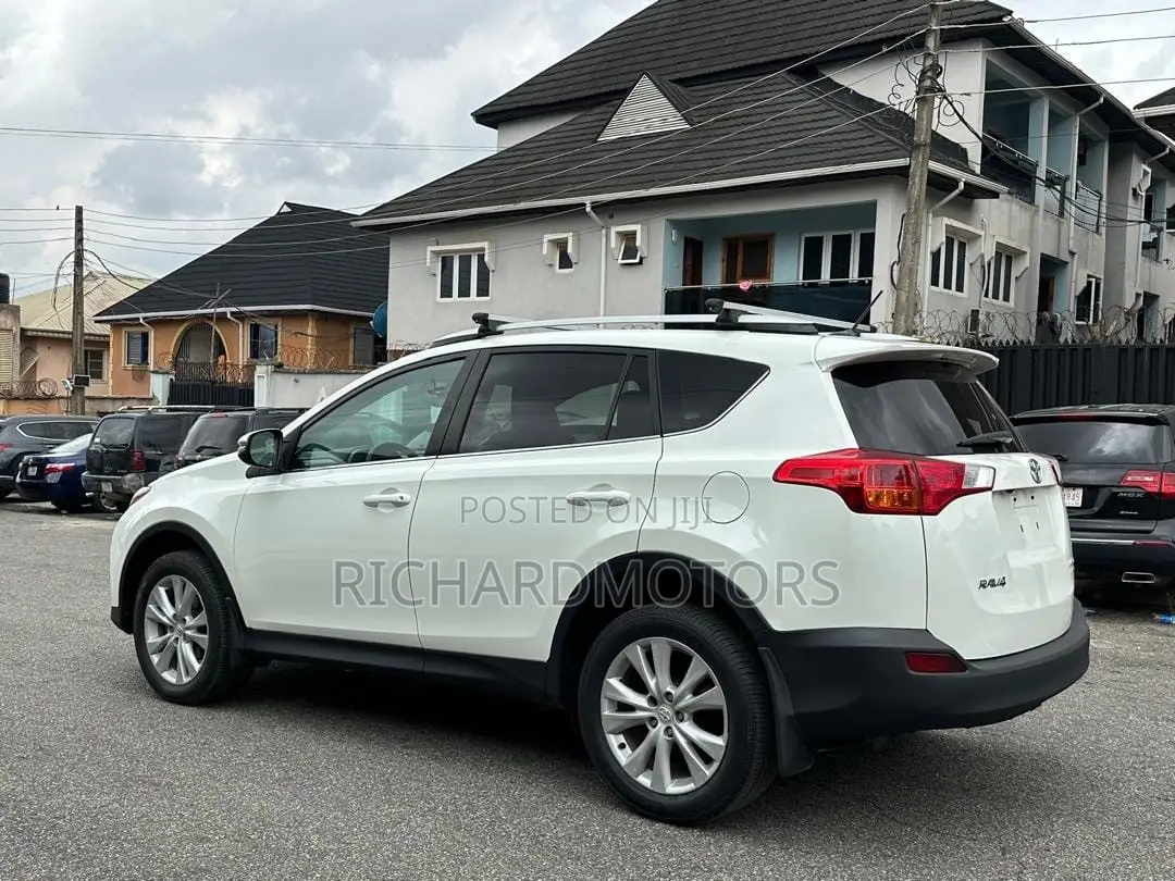 Toyota RAV4 Limited AWD (2.5L 4cyl 6A) 2016 White
