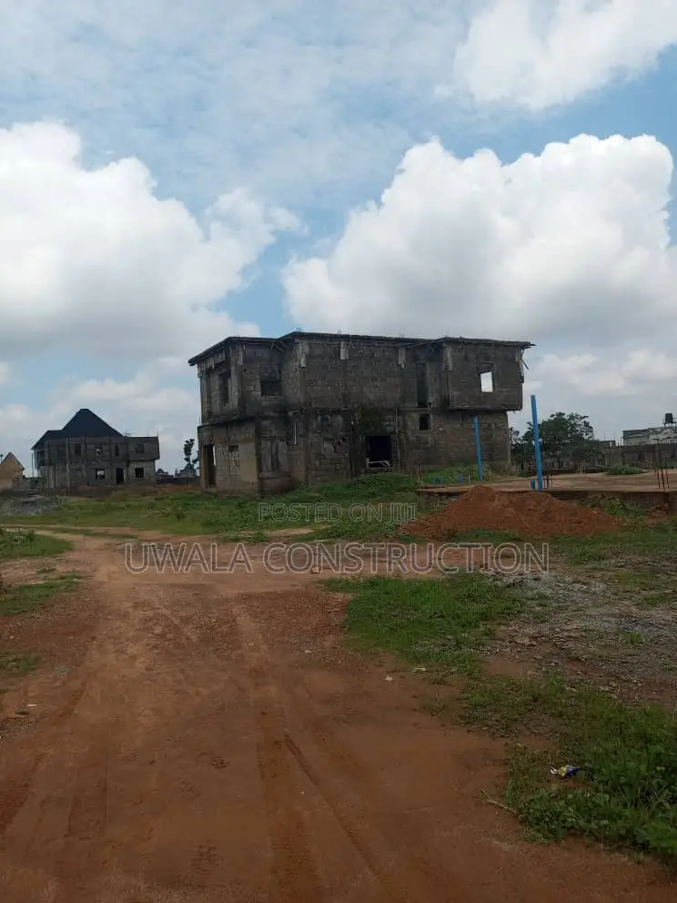 4bdrm Duplex in Pyakasa for sale