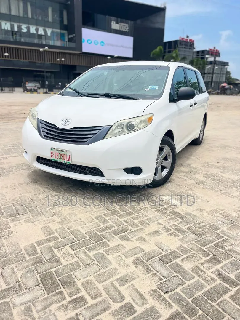 Toyota Sienna 2011 White