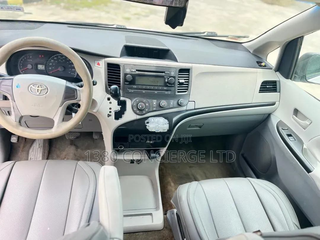 Toyota Sienna 2011 White
