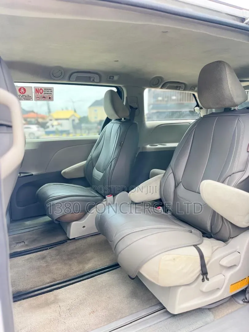 Toyota Sienna 2011 White